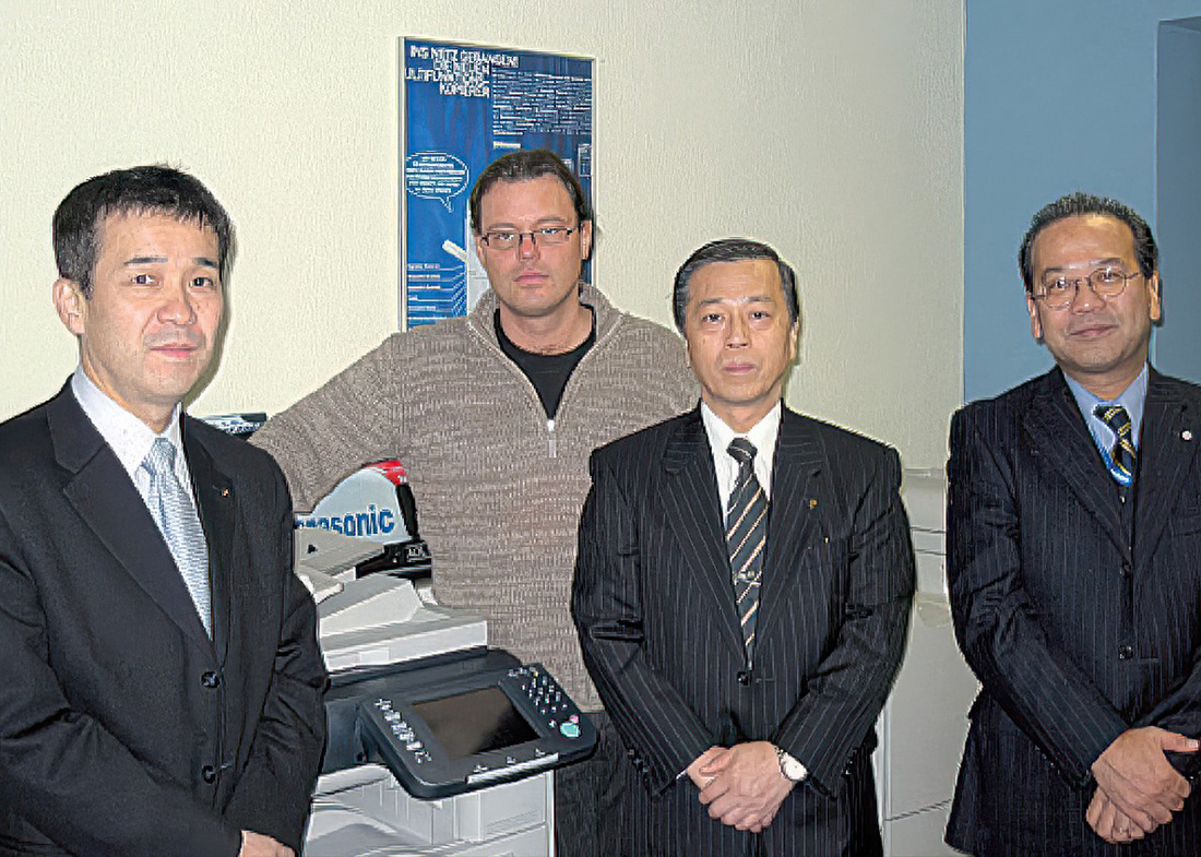 Holger Hempel und drei Mitarbeiter von Panasonic aus Japan Holger Hempel und drei Mitarbeiter von Panasonic aus Japan